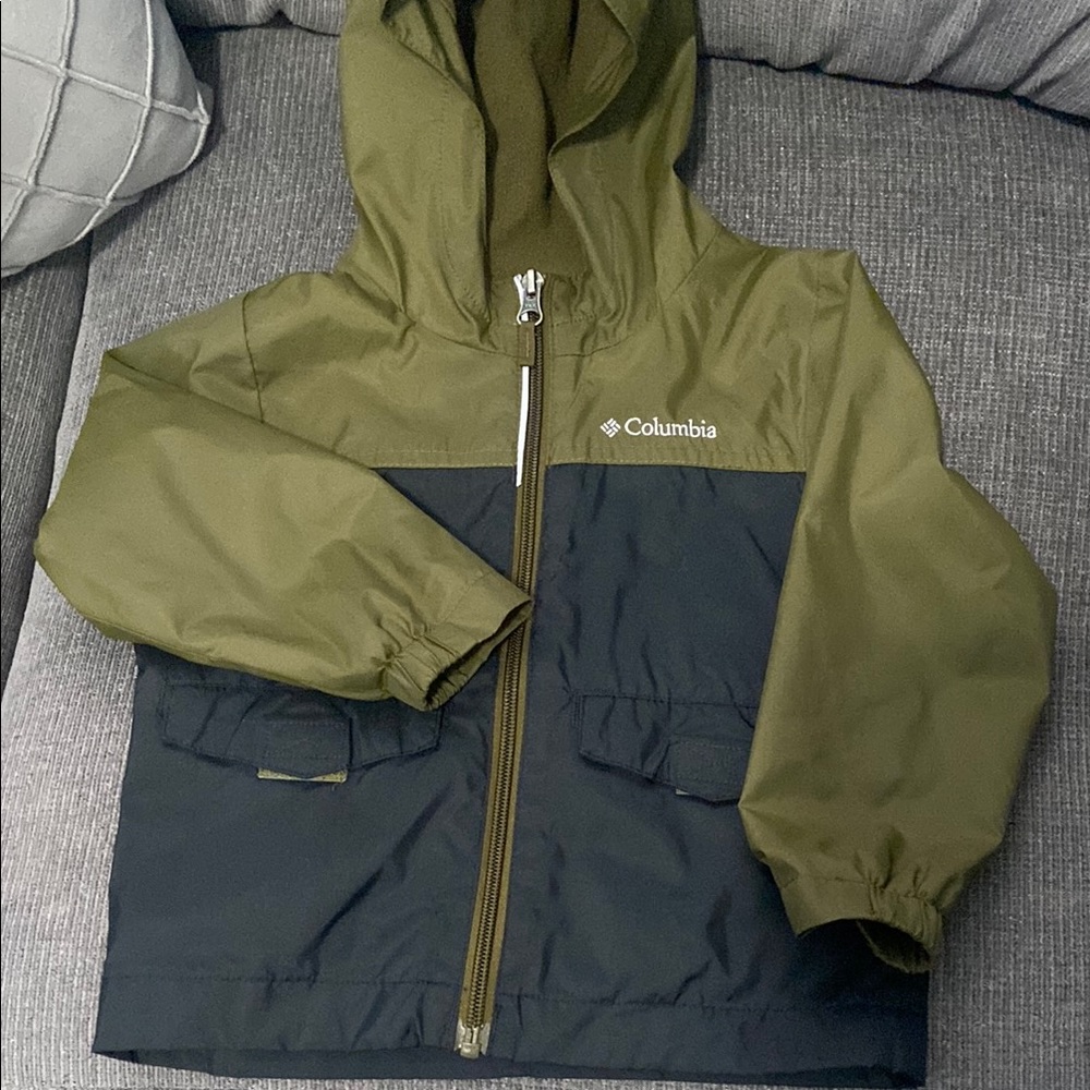 Columbia Green and Black Raincoat with Hooded Design
